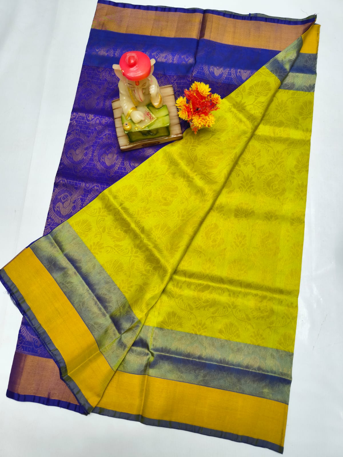 Uppada Silk Saree With Contrast plain blouse