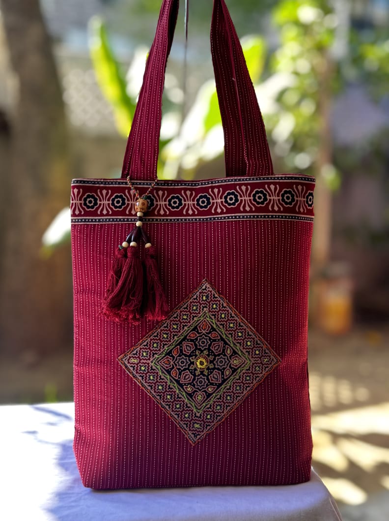 Hand bag