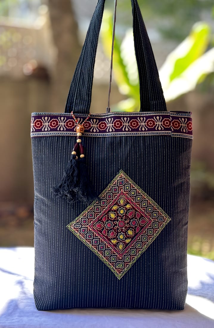 Hand bag