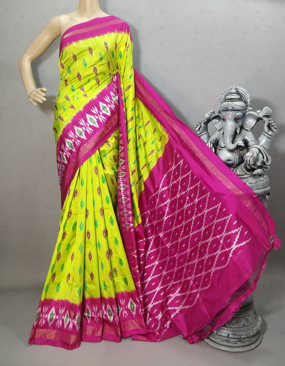 Pochampally Ikat Pure Silk Saree With Blouse