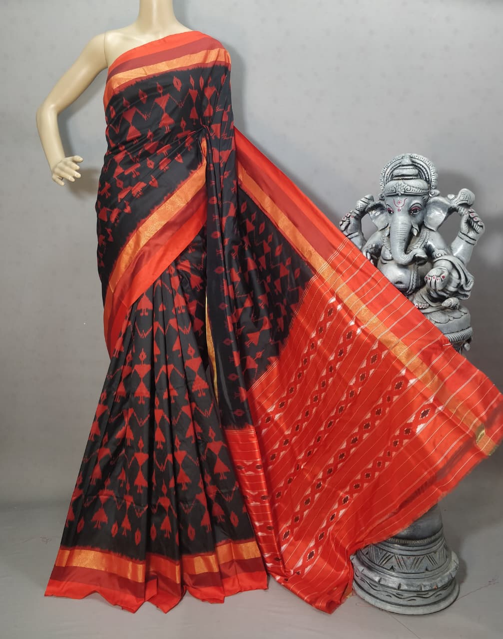 Pochampally Ikat Pure Silk Saree With Blouse