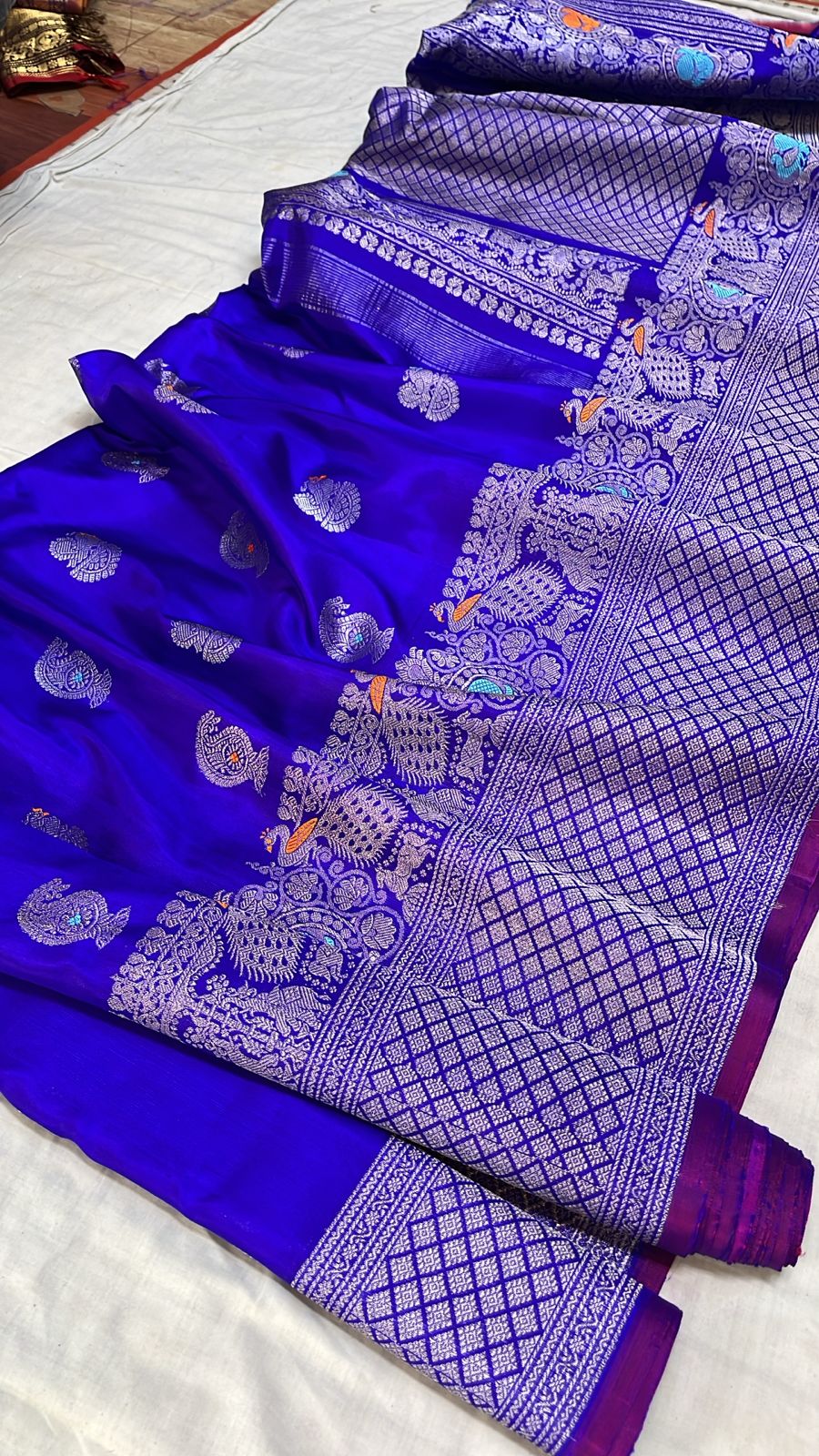 Gadwal Handloom Pure Silk Turning Border Saree