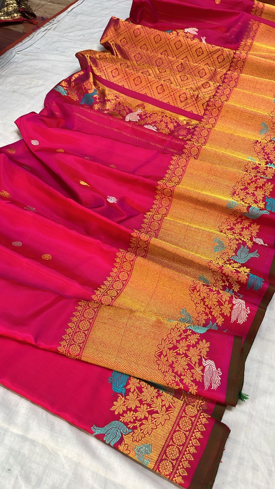Gadwal Handloom Pure Silk Turning Border Saree