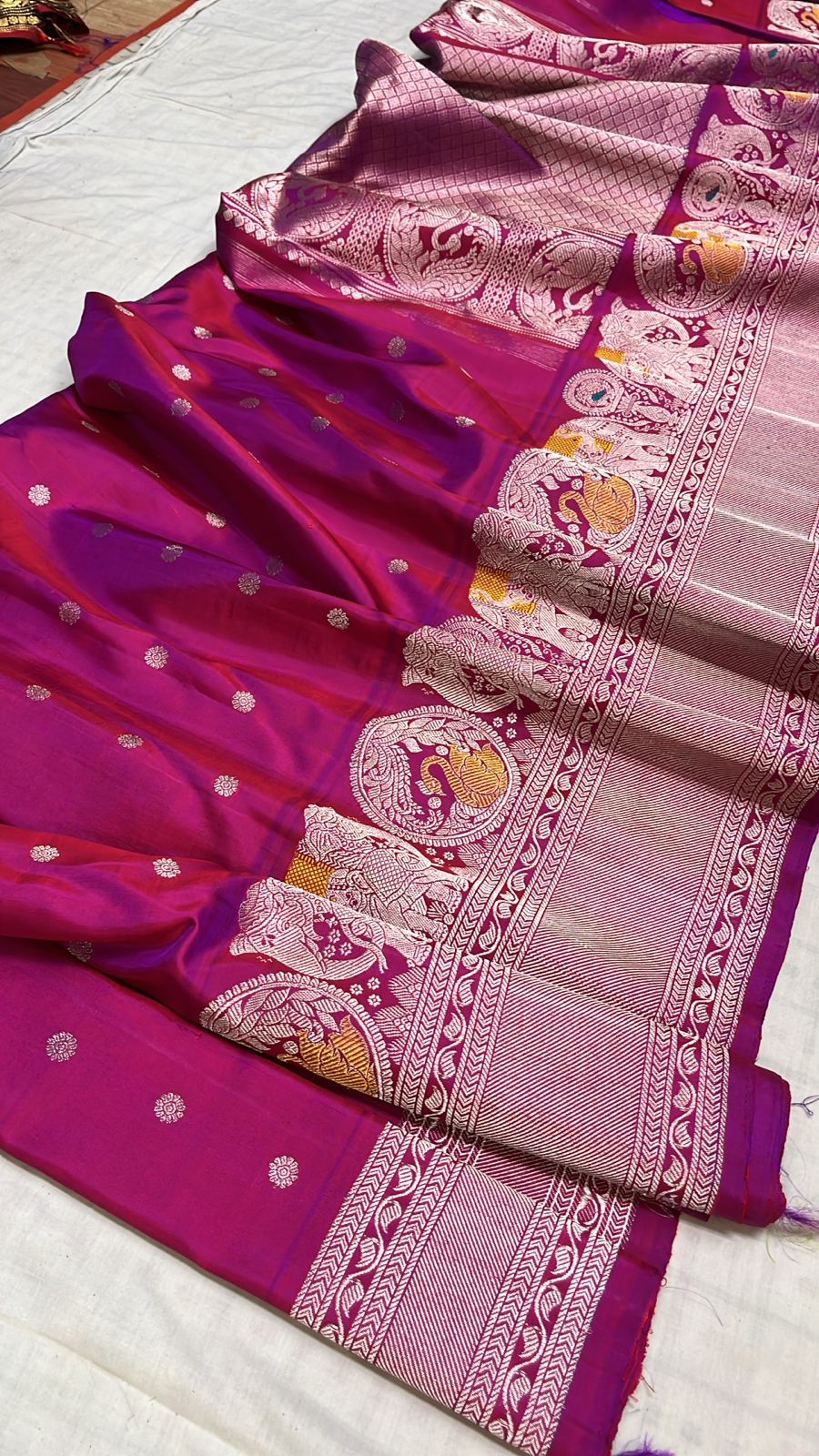 Gadwal Handloom Pure Silk Turning Border Saree