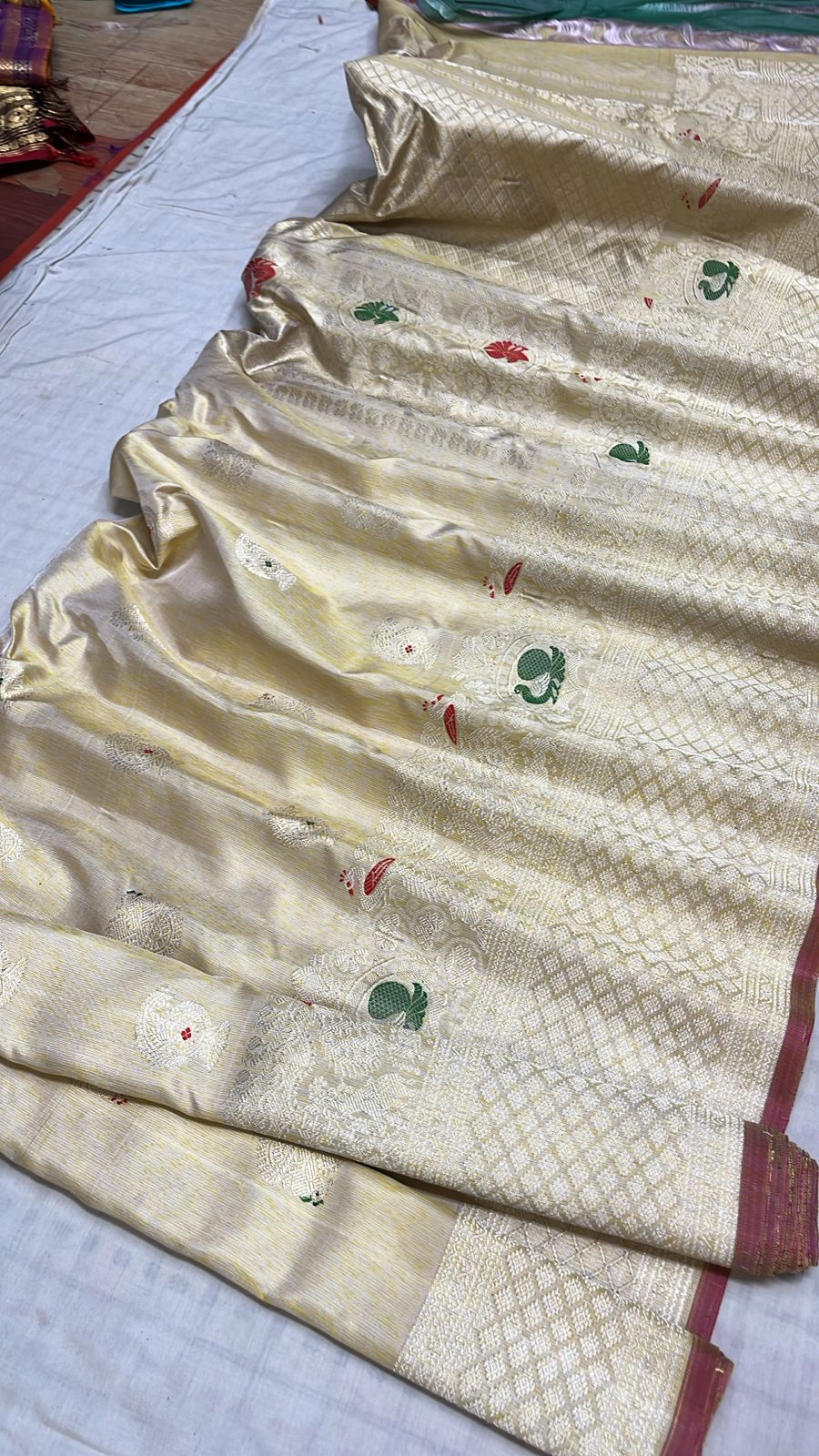 Gadwal Handloom Pure Silk Turning Border Saree
