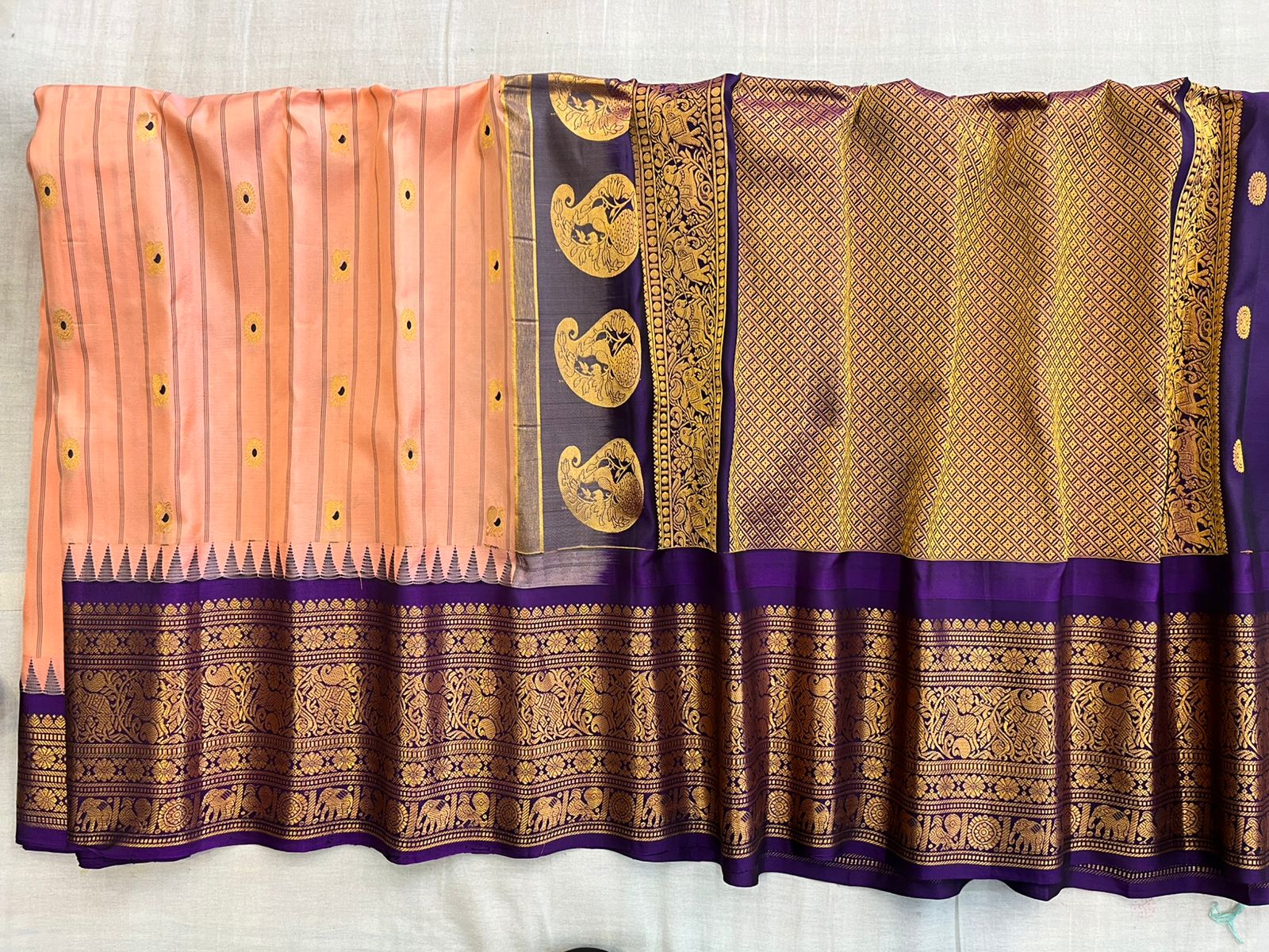 Gadwal Silk Big Border Saree With Contrast Plain Blouse