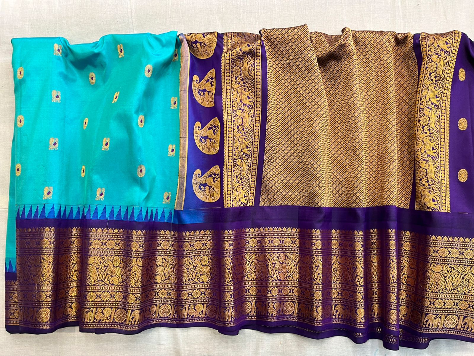 Gadwal Silk Big Border Saree With Contrast Plain Blouse