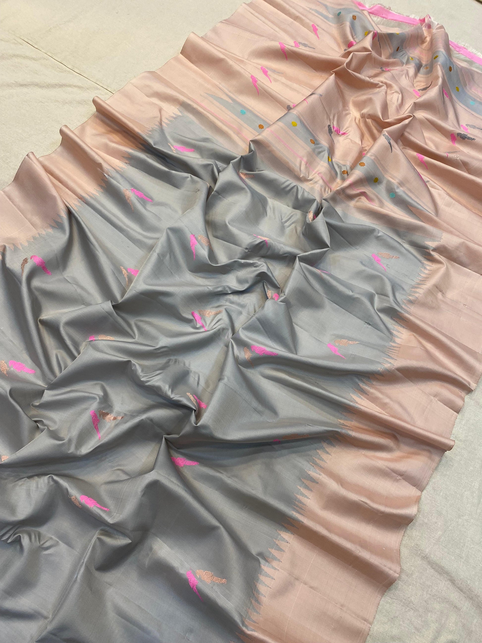 Gadwal Silk Without Zari Saree With Contrast Blouse