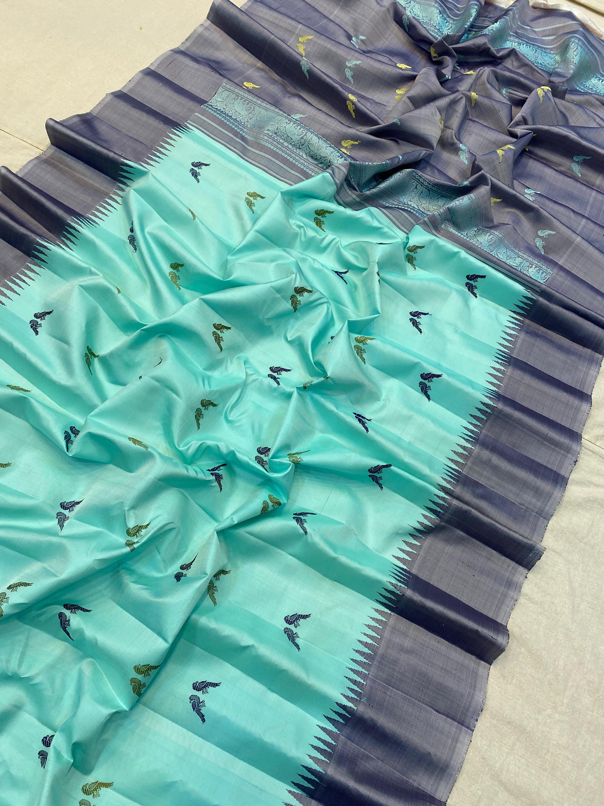 Gadwal Silk Without Zari Saree With Contrast Blouse