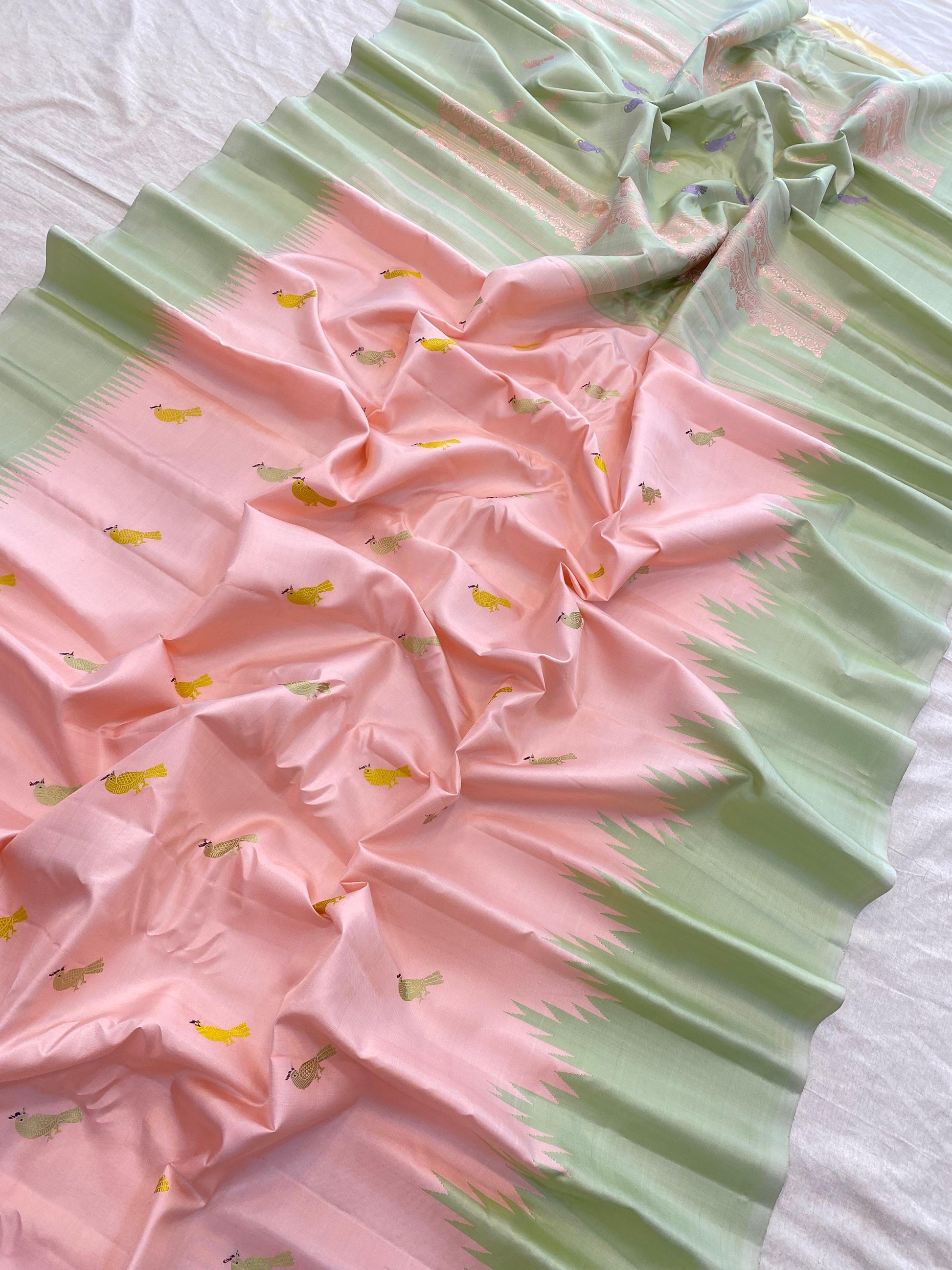 Gadwal Silk Without Zari Saree With Contrast Blouse