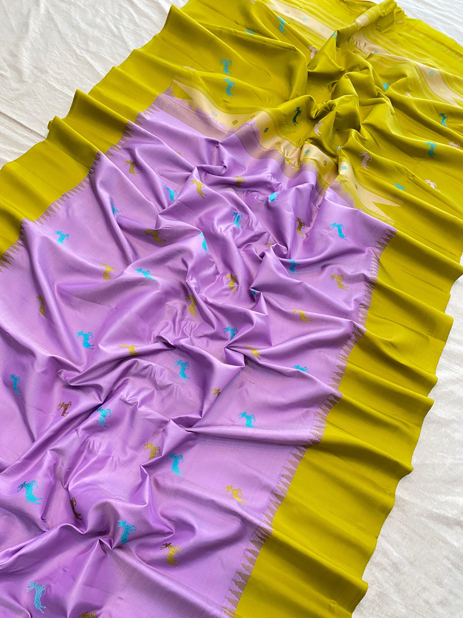 Gadwal Silk Without Zari Saree With Contrast Blouse