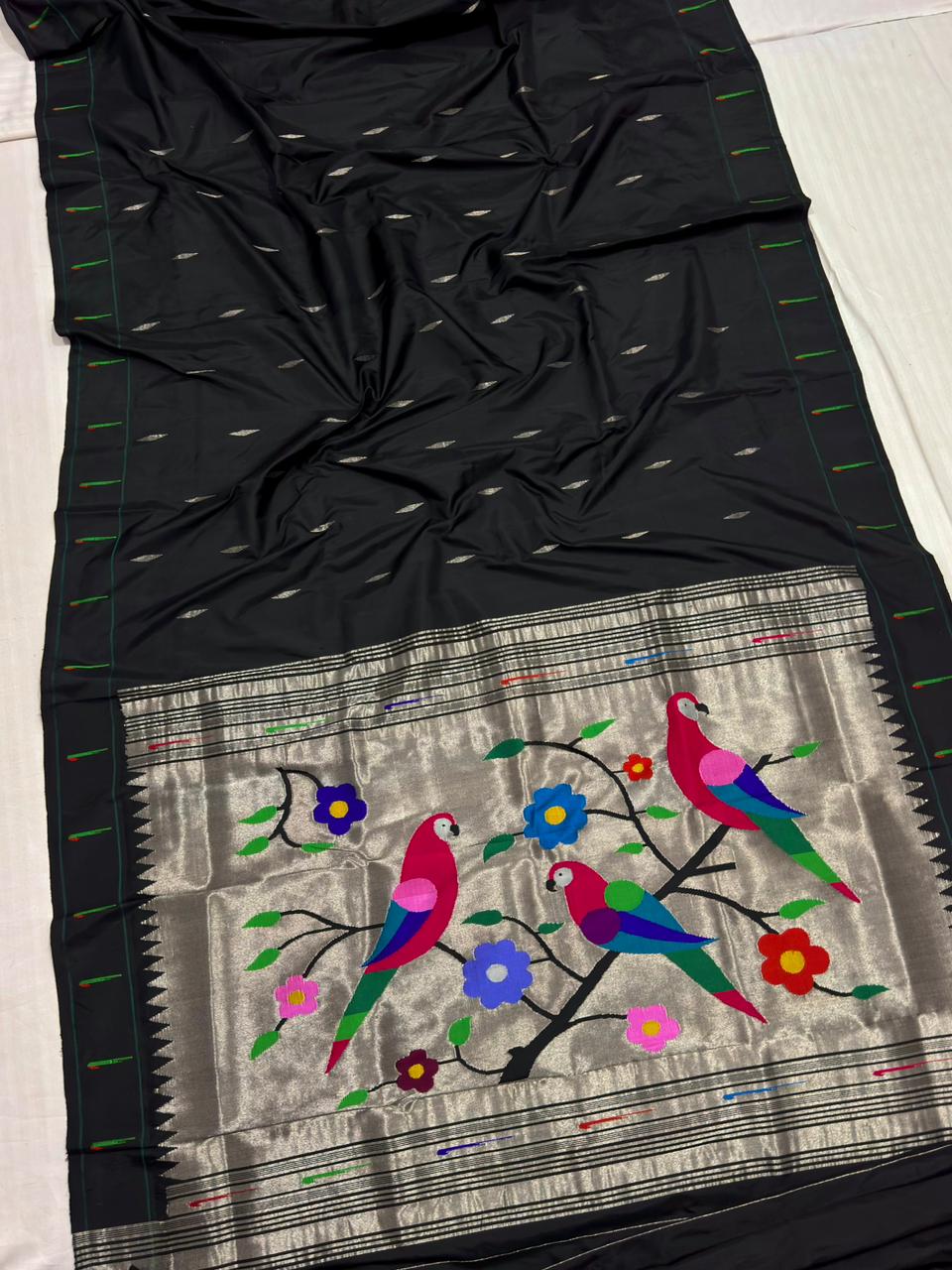 Single Muniya Paithani Pure Silk Coin Buttas Design Saree