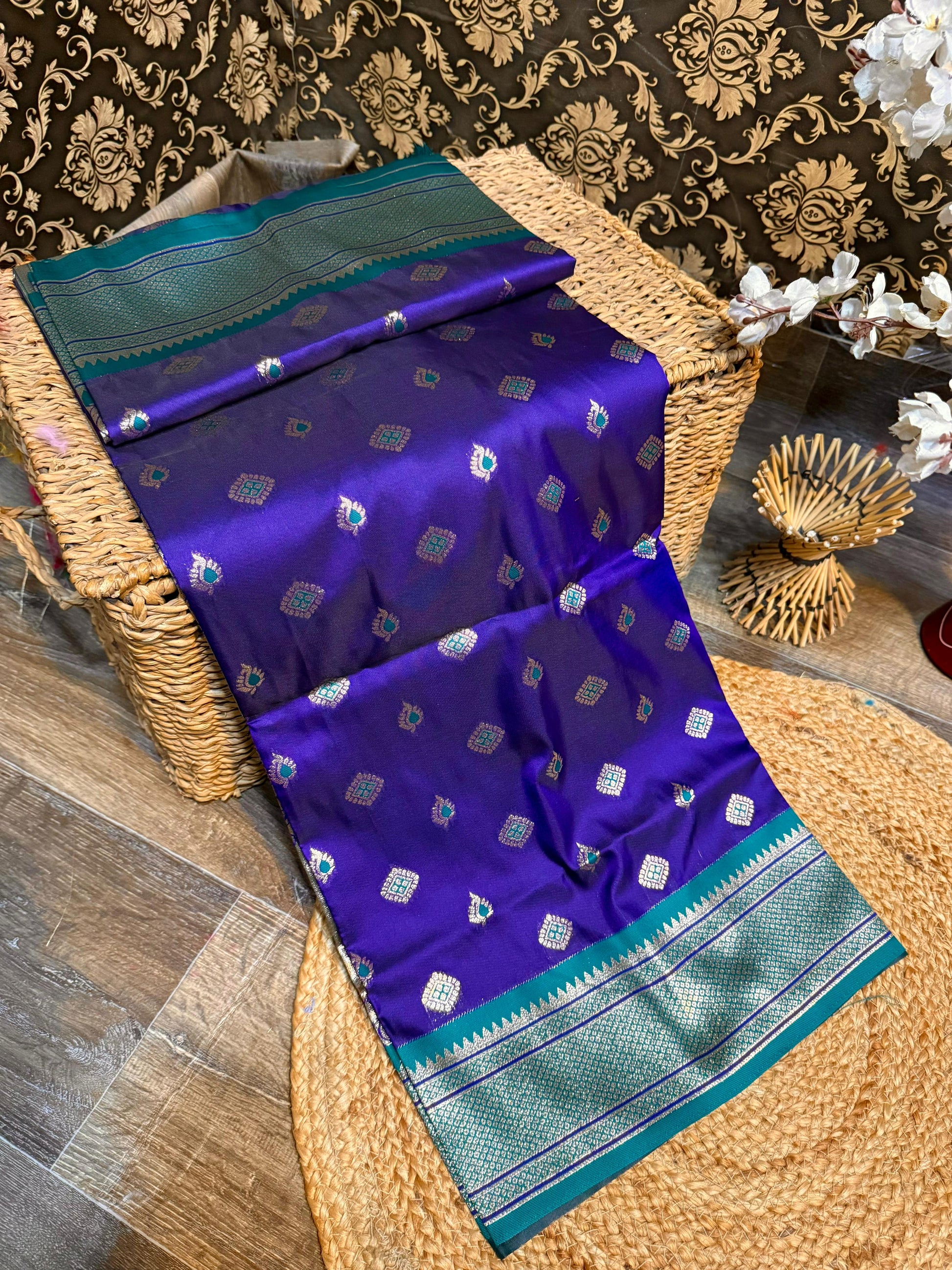 Paithani Shiny Soft Silk Maharani Kadiyal Border Saree With Blouse&nbsp;