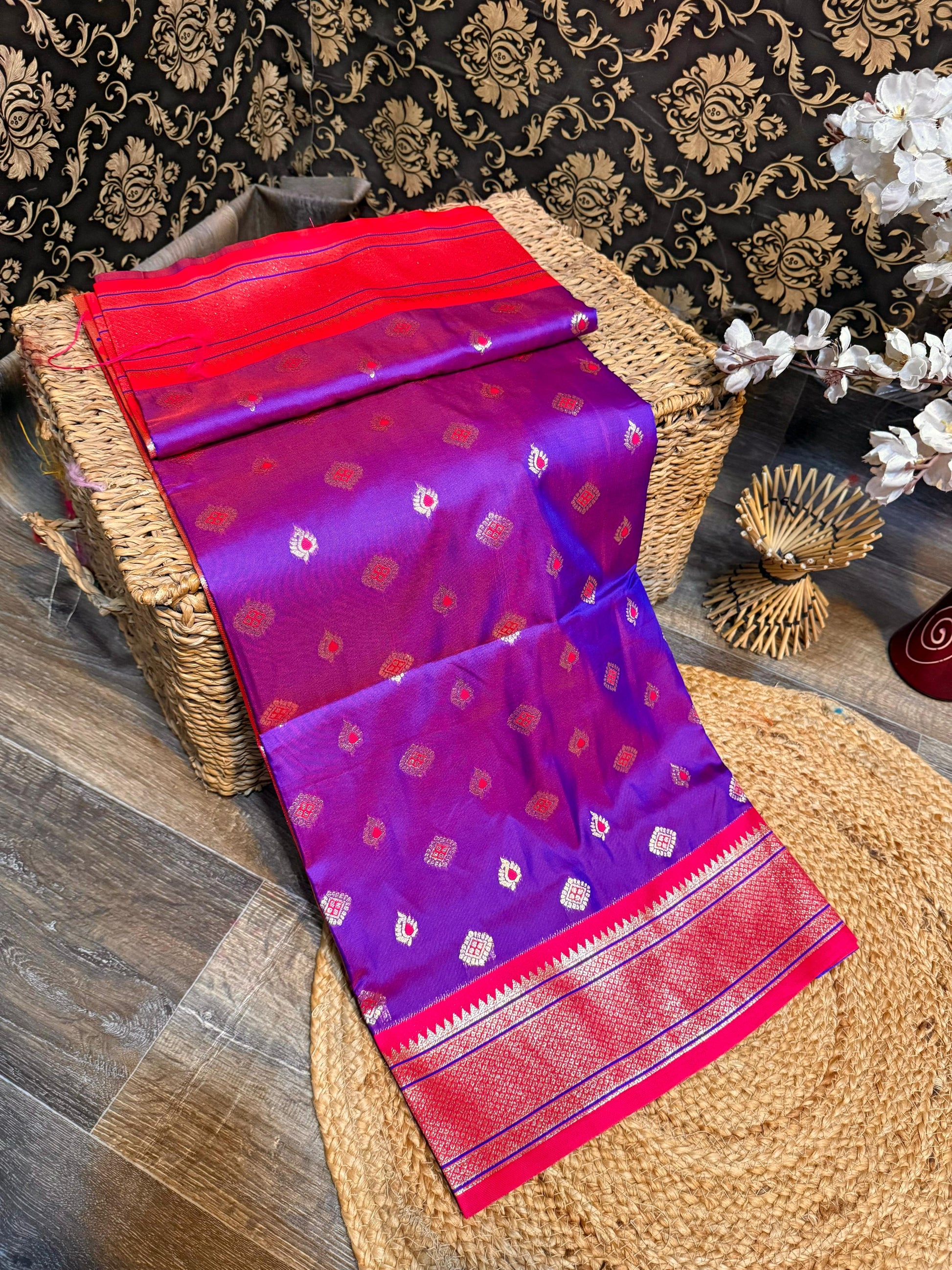 Paithani Shiny Soft Silk Maharani Kadiyal Border Saree With Blouse