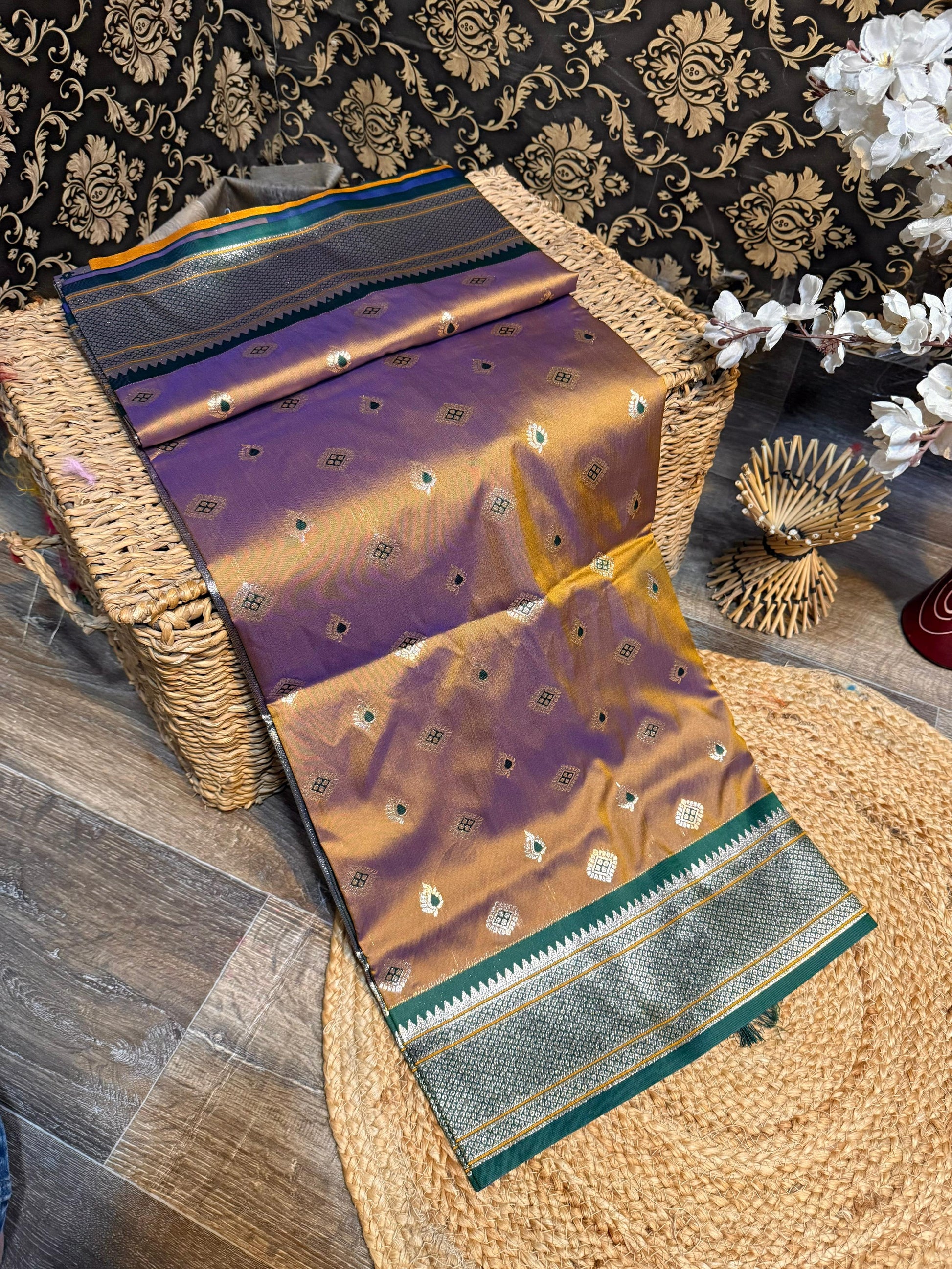 Paithani Shiny Soft Silk Maharani Kadiyal Border Saree With Blouse&nbsp;