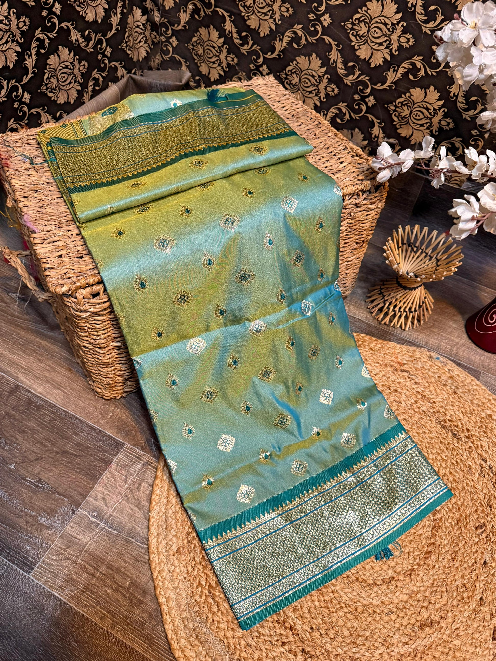 Paithani Shiny Soft Silk Maharani Kadiyal Border Saree With Blouse&nbsp;